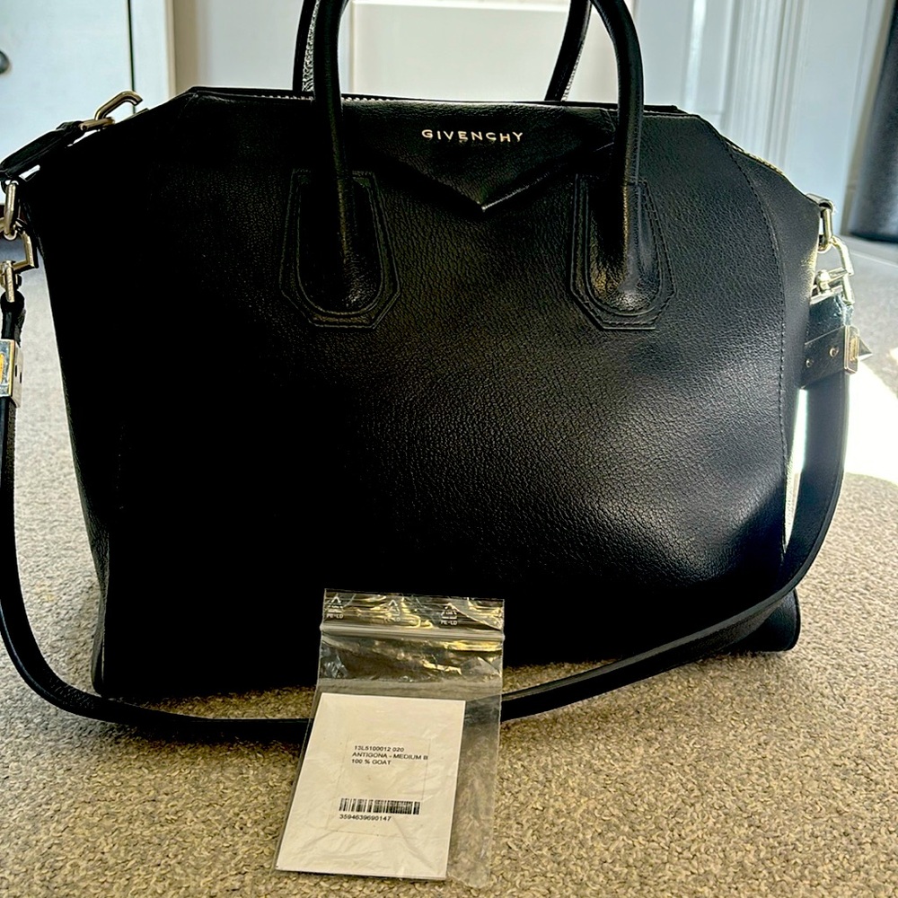 Givenchy Antigona Medium Tote Bag Black leather